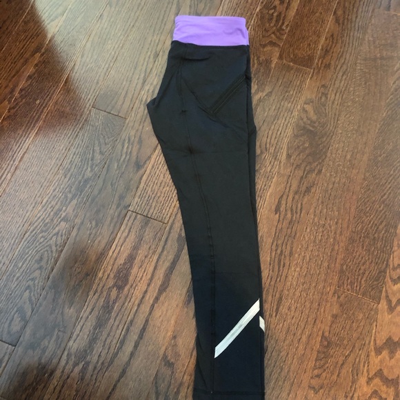 Cropped Lululemon leggings with purple band - Picture 3 of 3